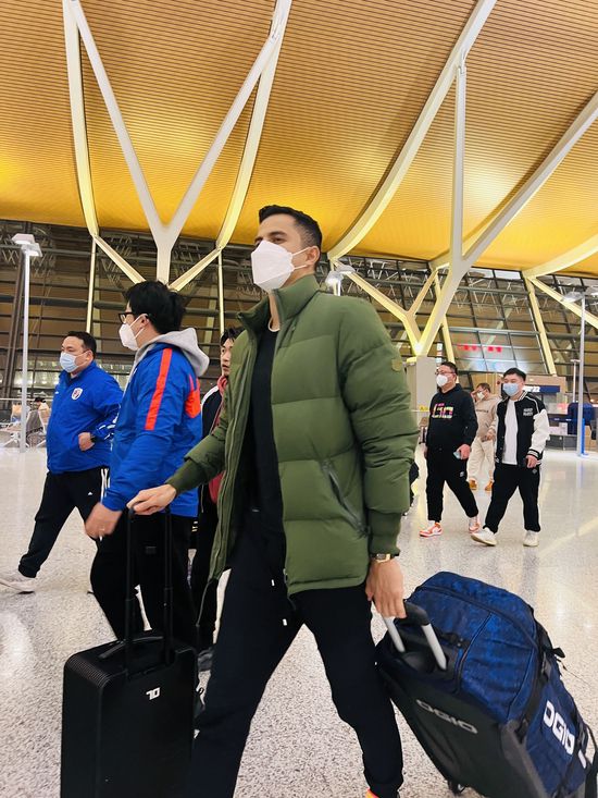 看看这些习语:泡妞、玩女人、上了某某等等，口交服务论是有象征功能的王小鲁:但你不能否认你的日常经验的根据，你的否认也来自于你的经验。